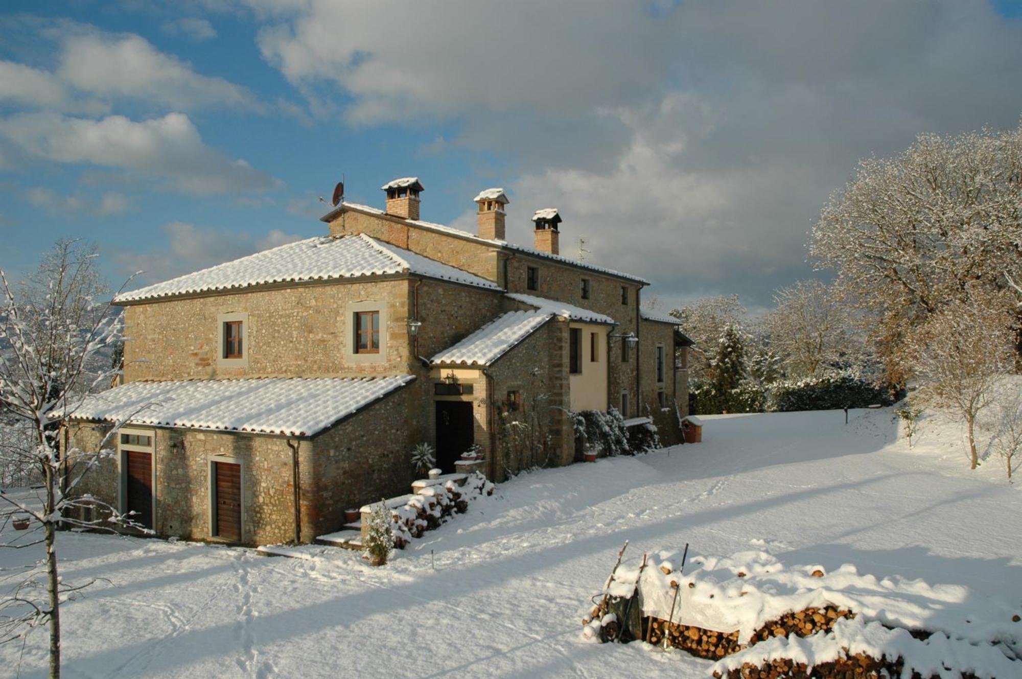 Agriturismo Il Sasso アンギアーリ エクステリア 写真