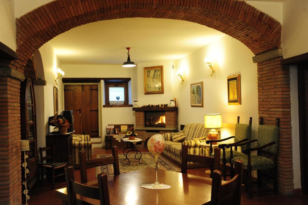 Agriturismo Il Sasso アンギアーリ エクステリア 写真