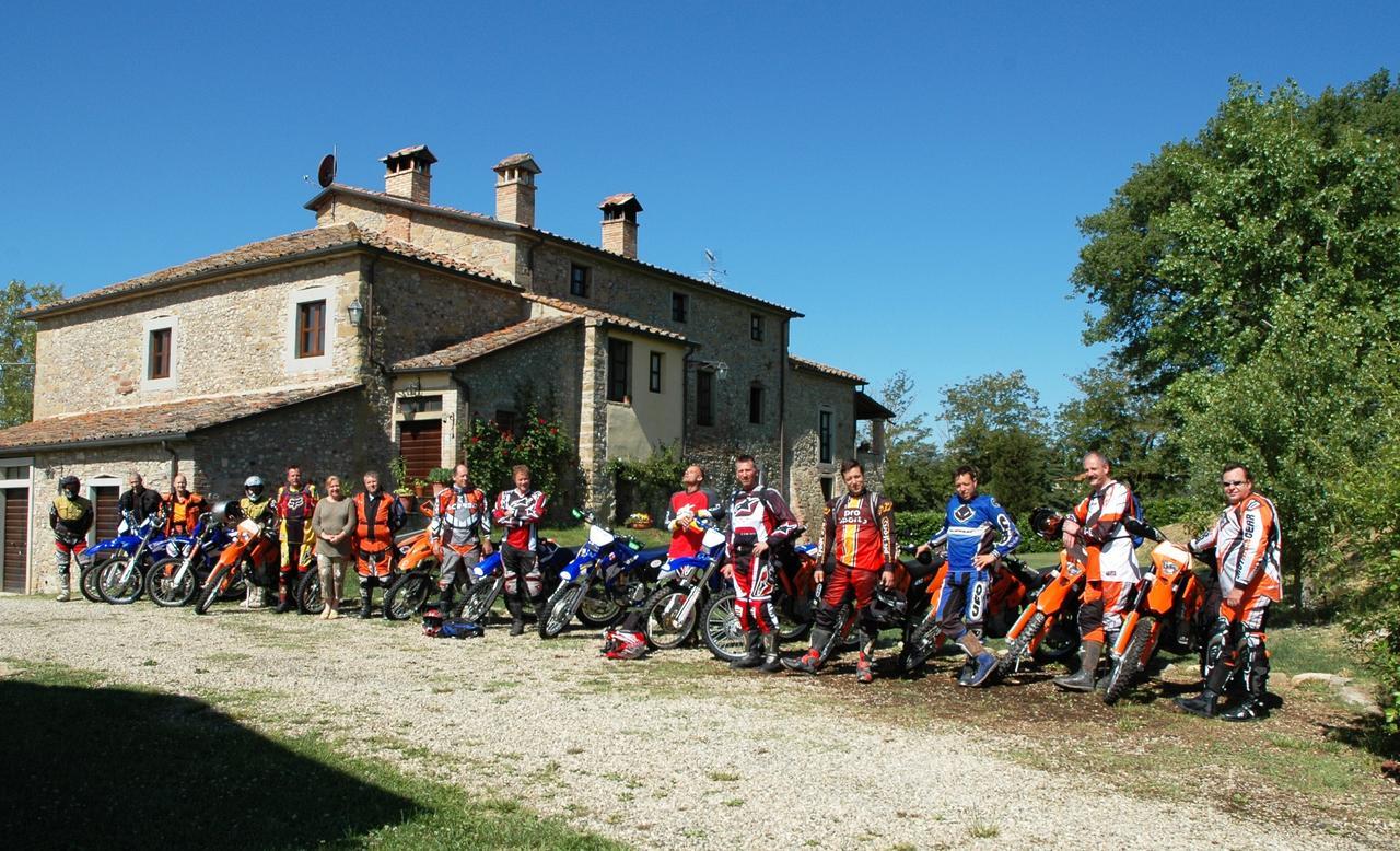 Agriturismo Il Sasso アンギアーリ エクステリア 写真