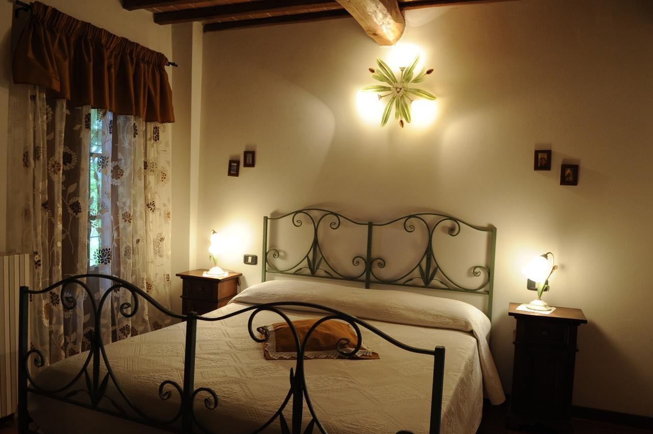 Agriturismo Il Sasso アンギアーリ エクステリア 写真